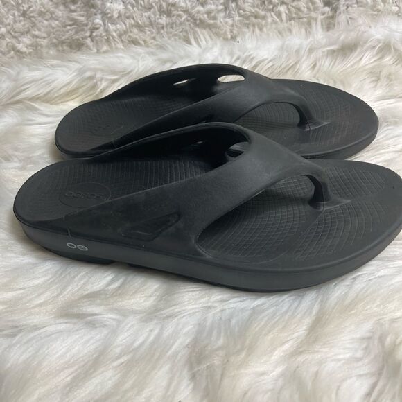 OOFOS Unisex Black Rubber slip on thong sandals Men SZ12 Women SZ14 - Picture 2 of 11
